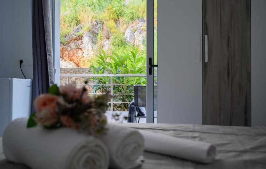 #3004-Ionian Pearl-Dhermi