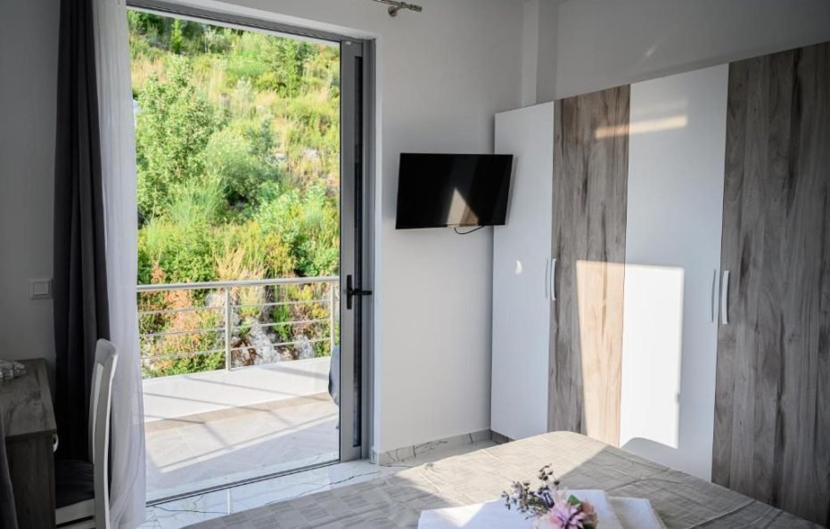 #3004-Ionian Pearl-Dhermi