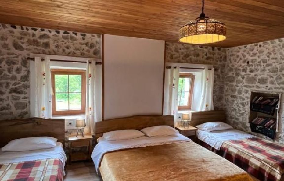 #6003-Molla Guest House-Theth