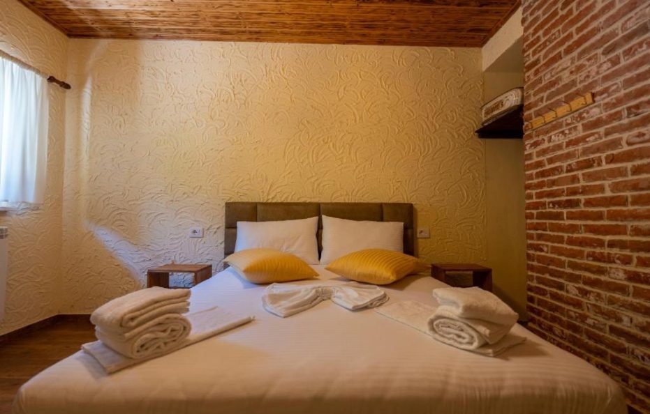 #6008-Komplekxi Gjoni-Theth